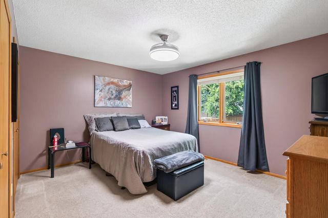 1415 Sycamore Lane N, Plymouth, MN 55441