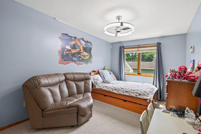 1415 Sycamore Lane N, Plymouth, MN 55441