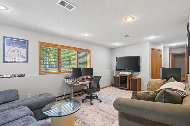 1415 Sycamore Lane N, Plymouth, MN 55441