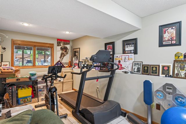 1415 Sycamore Lane N, Plymouth, MN 55441