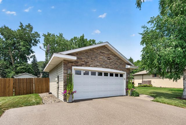 1415 Sycamore Lane N, Plymouth, MN 55441