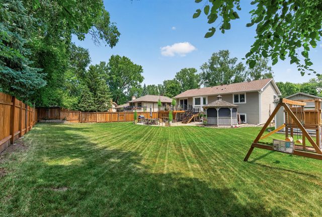 1415 Sycamore Lane N, Plymouth, MN 55441