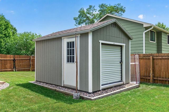 1415 Sycamore Lane N, Plymouth, MN 55441