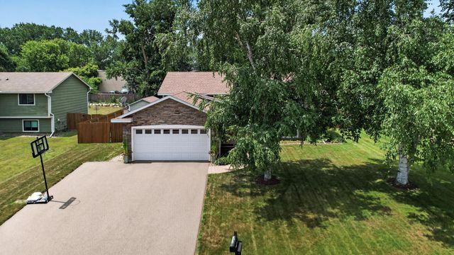 1415 Sycamore Lane N, Plymouth, MN 55441