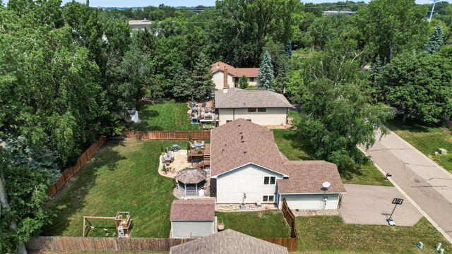 1415 Sycamore Lane N, Plymouth, MN 55441