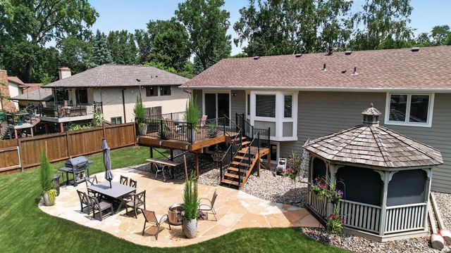 1415 Sycamore Lane N, Plymouth, MN 55441
