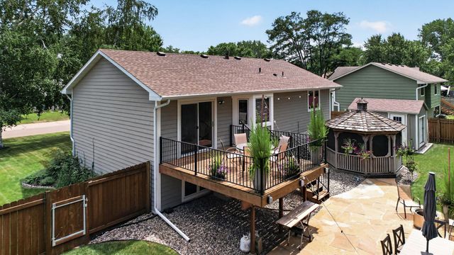 1415 Sycamore Lane N, Plymouth, MN 55441