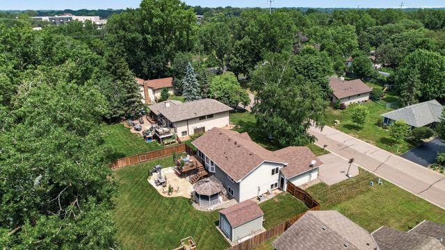 1415 Sycamore Lane N, Plymouth, MN 55441