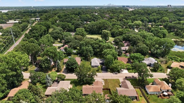 1415 Sycamore Lane N, Plymouth, MN 55441