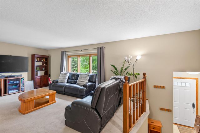 1415 Sycamore Lane N, Plymouth, MN 55441