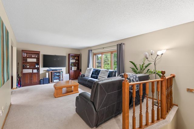 1415 Sycamore Lane N, Plymouth, MN 55441