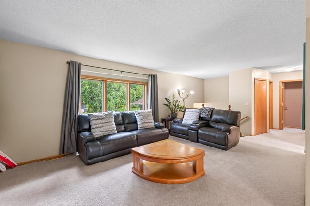 1415 Sycamore Lane N, Plymouth, MN 55441