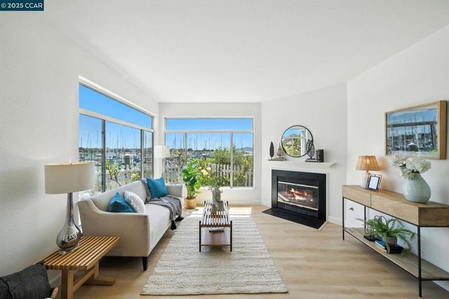 505 Commodore Dr, Richmond, CA 94804