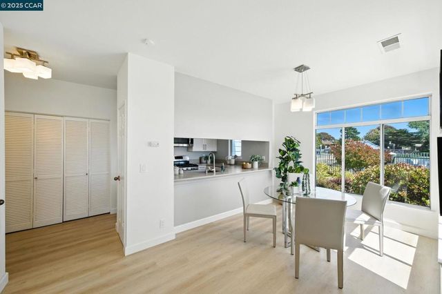 505 Commodore Dr, Richmond, CA 94804
