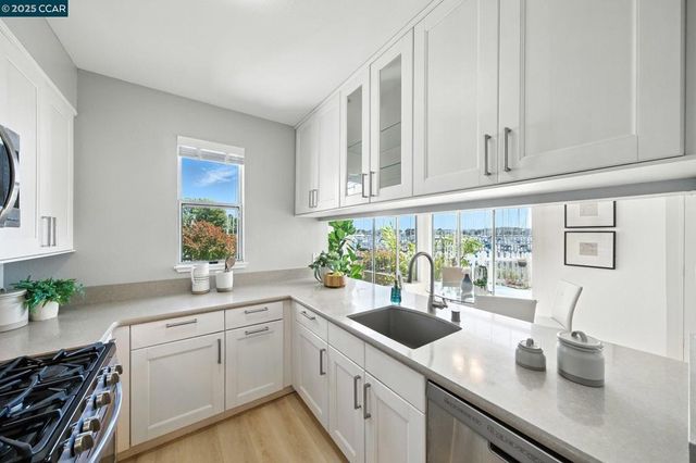 505 Commodore Dr, Richmond, CA 94804