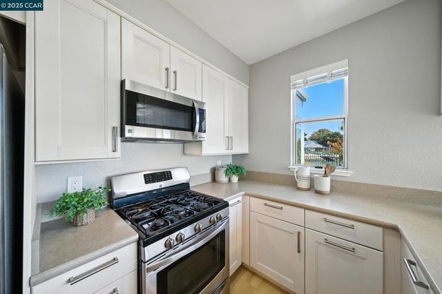 505 Commodore Dr, Richmond, CA 94804