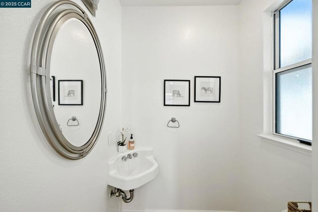 505 Commodore Dr, Richmond, CA 94804