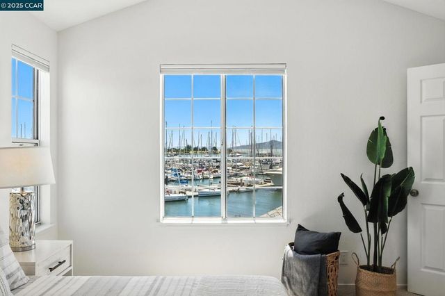 505 Commodore Dr, Richmond, CA 94804