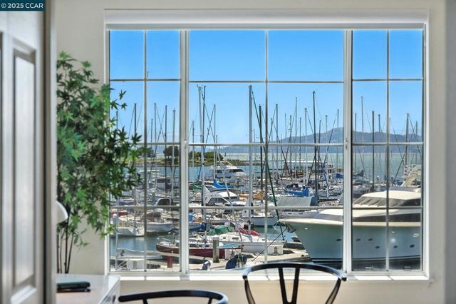 505 Commodore Dr, Richmond, CA 94804