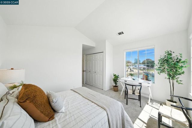 505 Commodore Dr, Richmond, CA 94804