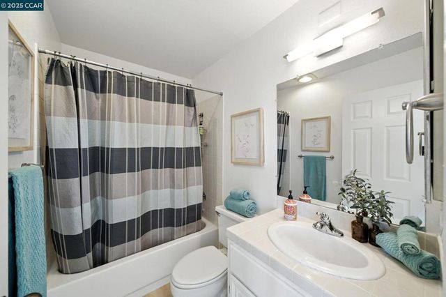 505 Commodore Dr, Richmond, CA 94804