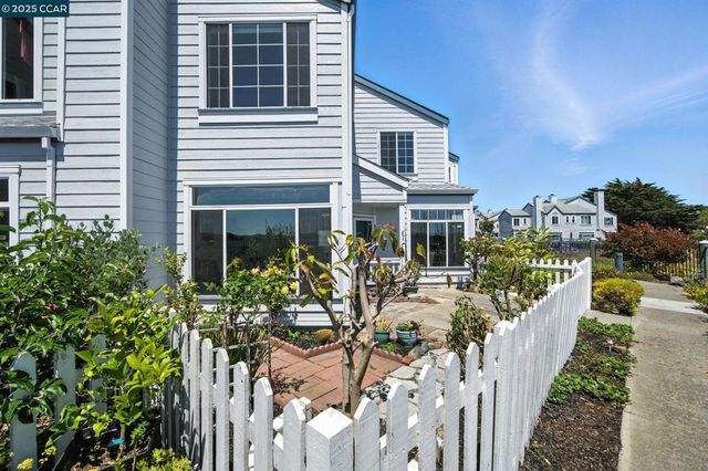 505 Commodore Dr, Richmond, CA 94804