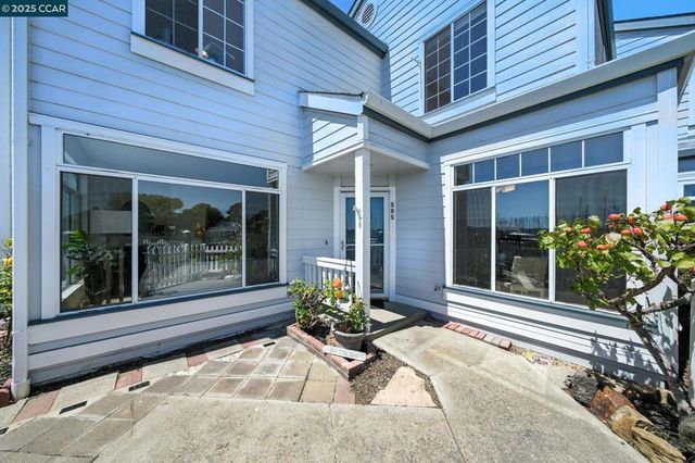 505 Commodore Dr, Richmond, CA 94804