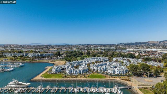 505 Commodore Dr, Richmond, CA 94804