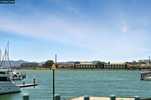 505 Commodore Dr, Richmond, CA 94804