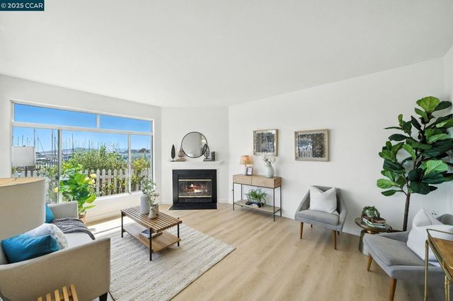 505 Commodore Dr, Richmond, CA 94804