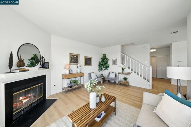 505 Commodore Dr, Richmond, CA 94804