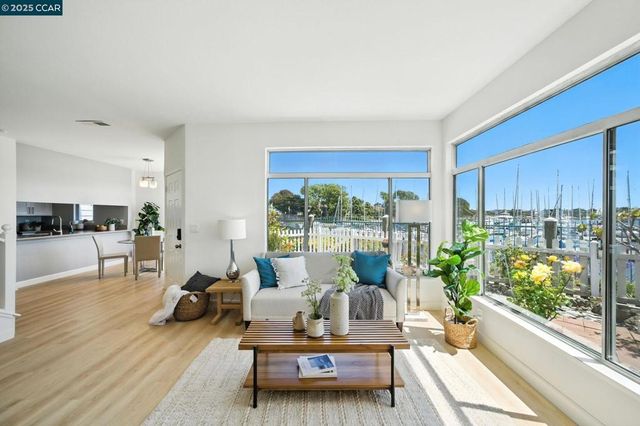 505 Commodore Dr, Richmond, CA 94804