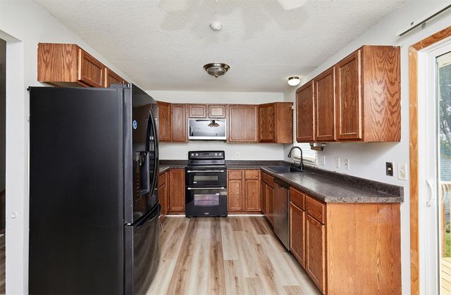 3219 SE 21st Street, Des Moines, IA 50320