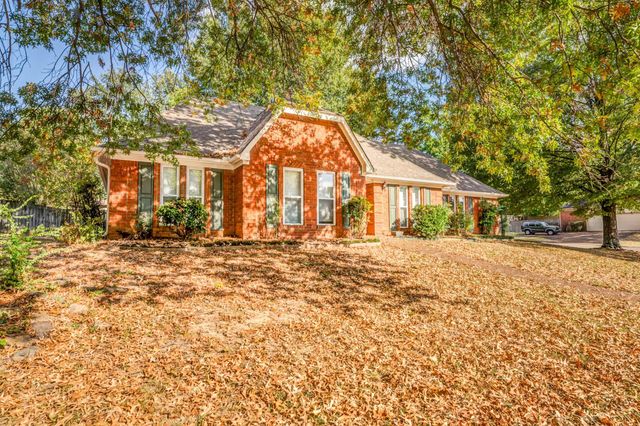 1320 FOX TRACE DR, Memphis, TN 38016