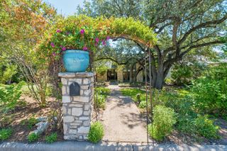 2303 Doral DR, Austin, TX 78746