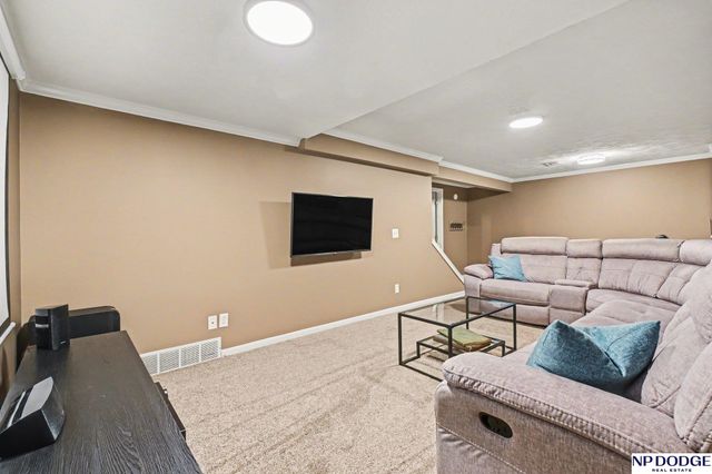 11125 Leavenworth Street, Omaha, NE 68154