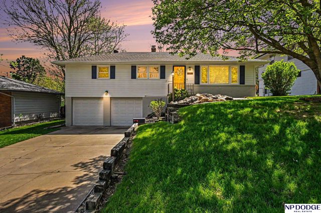 11125 Leavenworth Street, Omaha, NE 68154