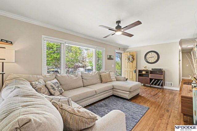 11125 Leavenworth Street, Omaha, NE 68154