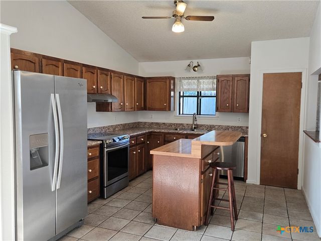 248 Hilltop Drive, Seguin, TX 78155