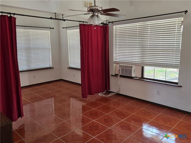 248 Hilltop Drive, Seguin, TX 78155