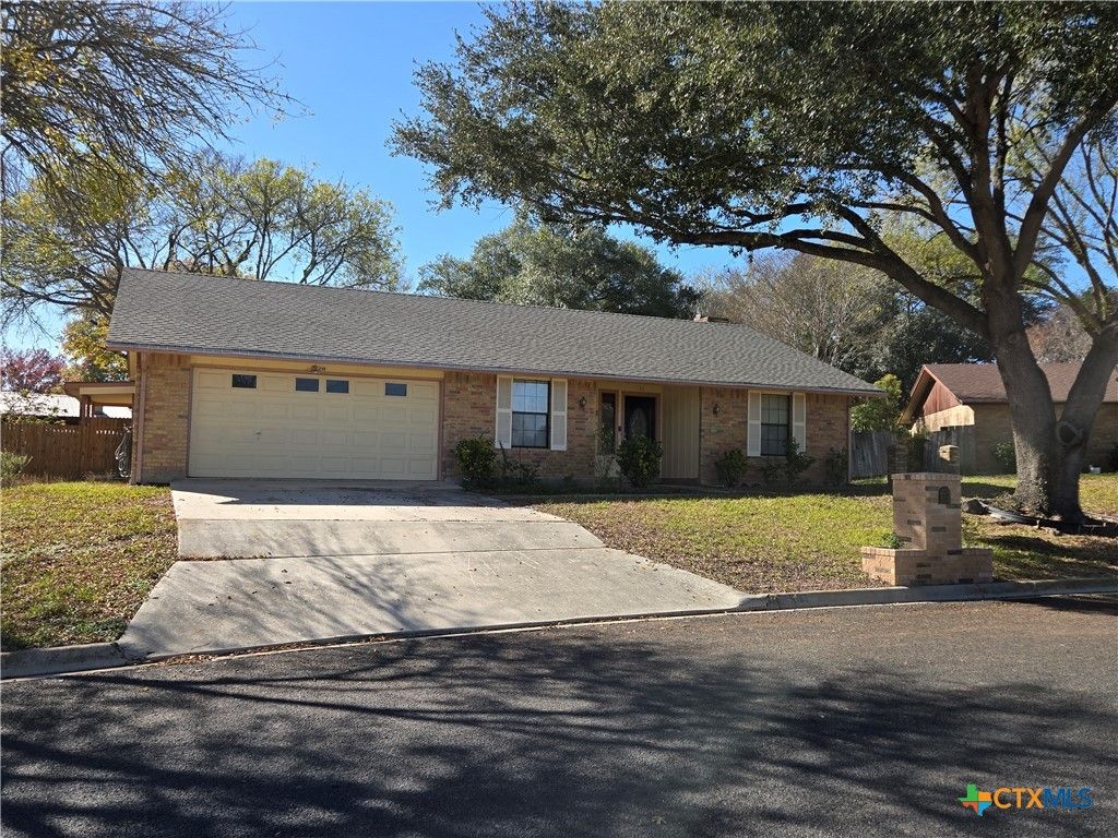 248 Hilltop Drive, Seguin, TX 78155