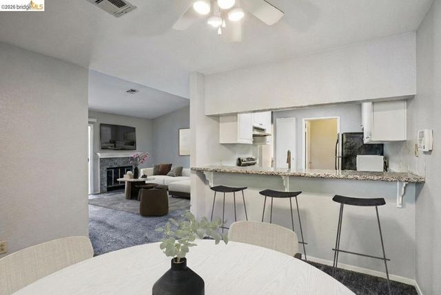 600 Canyon Oaks Drive F, Oakland, CA 94605