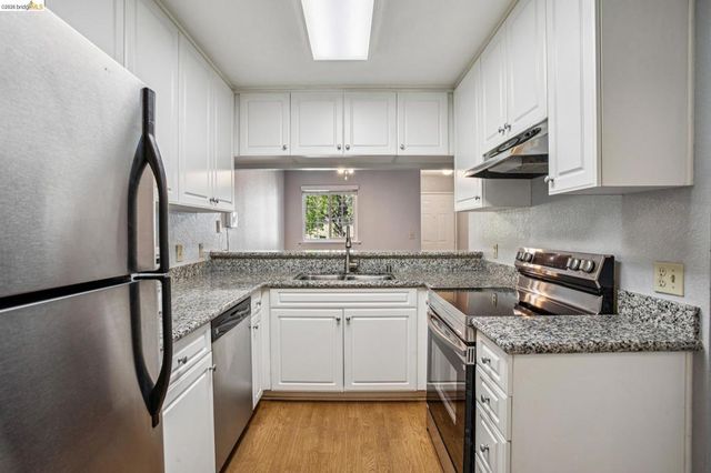 600 Canyon Oaks Drive F, Oakland, CA 94605