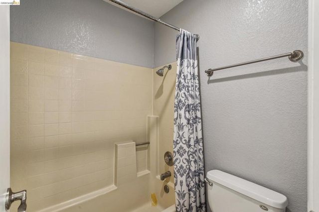 600 Canyon Oaks Drive F, Oakland, CA 94605