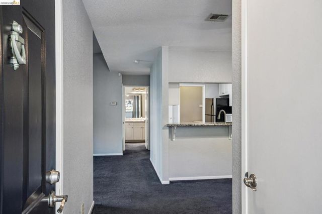 600 Canyon Oaks Drive F, Oakland, CA 94605