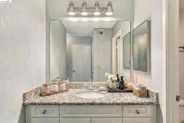 600 Canyon Oaks Drive F, Oakland, CA 94605