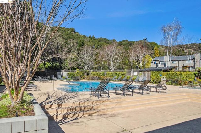 600 Canyon Oaks Drive F, Oakland, CA 94605
