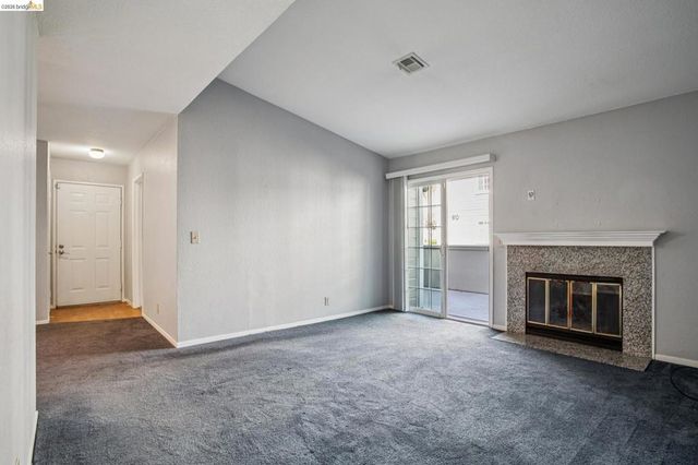 600 Canyon Oaks Drive F, Oakland, CA 94605