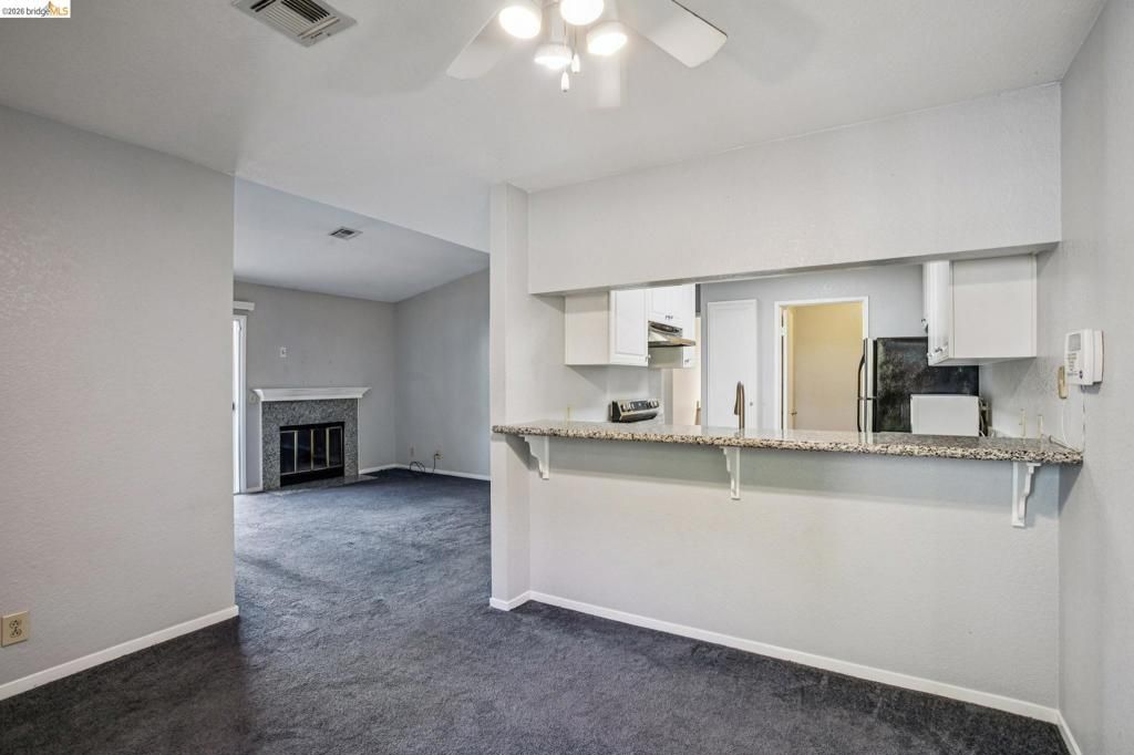 Image 20 of property listing at 600 Canyon Oaks Drive F, Oakland, CA 94605