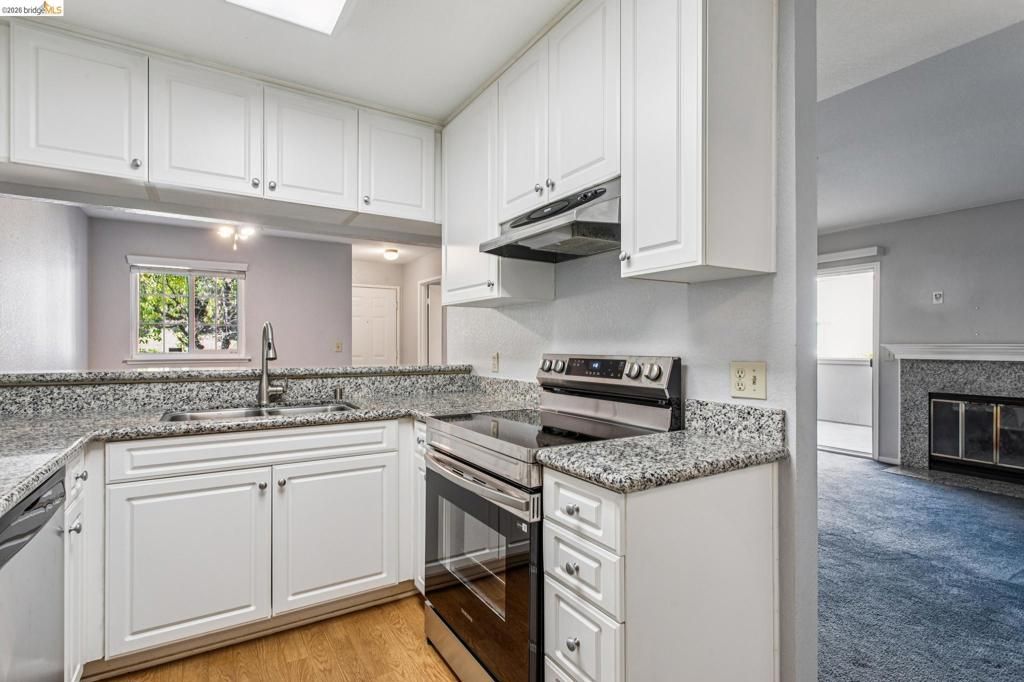 Image 24 of property listing at 600 Canyon Oaks Drive F, Oakland, CA 94605